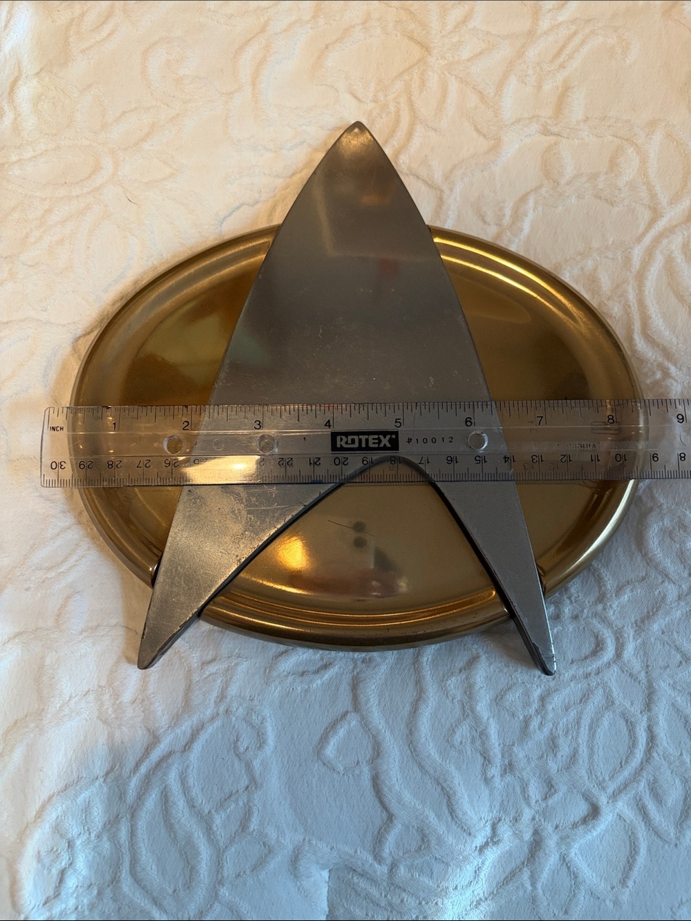 Star Trek ComBadge Wall Plaque - Silver & Gold - Picture 2 of 6
